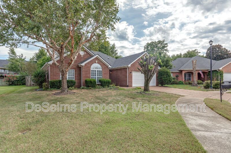 Foto principal - 609 Dunbrooke Ct