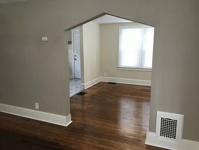 Building Photo - 1812 Goodman Ave