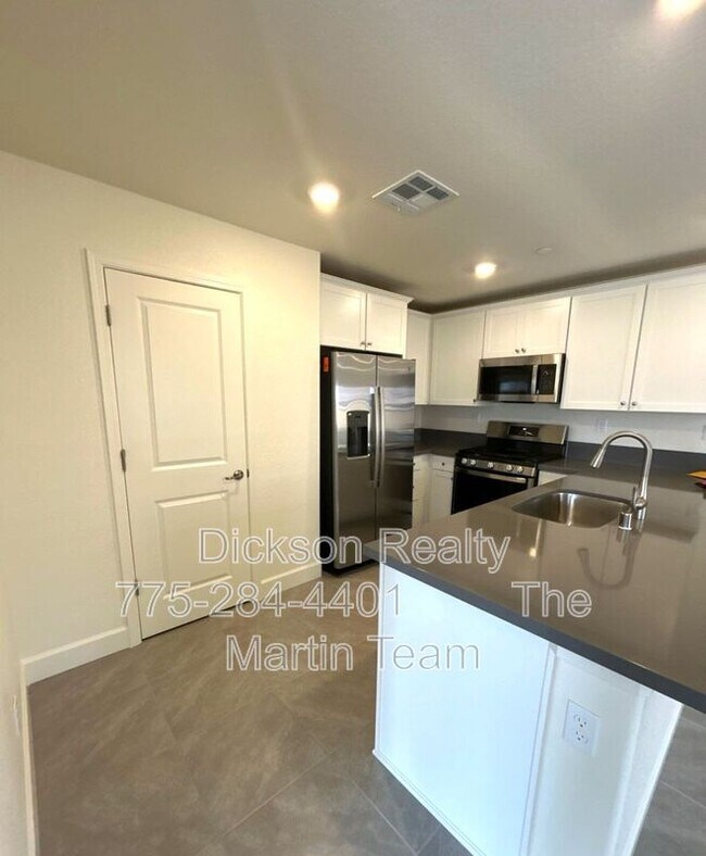 Building Photo - 963 Cascade Range Dr