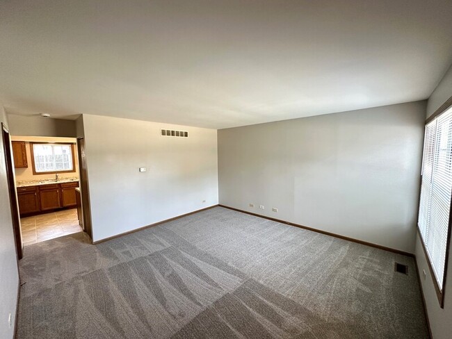 Building Photo - 542 N Crystal Ave