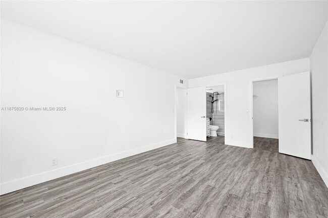 Building Photo - 545 Trace Cir