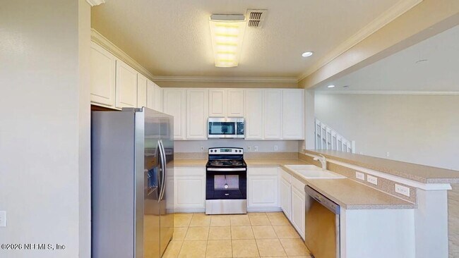 Building Photo - 7990 Baymeadows Cir E