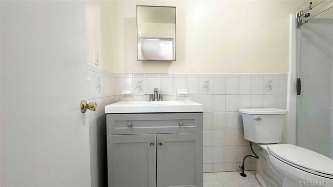 Building Photo - 64 Pine Hollow Rd