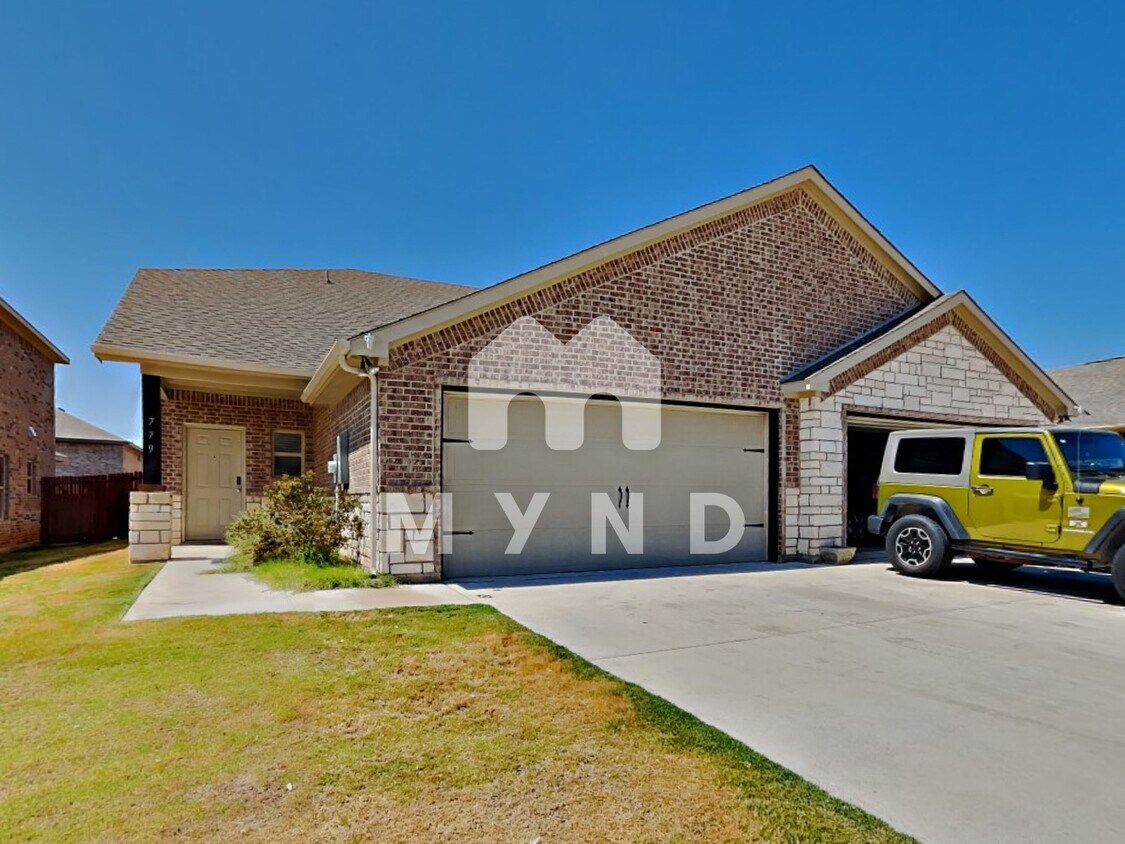 739 Rolling Terrace Circle Townhome Rentals in Granbury TX