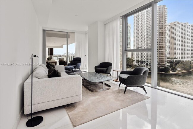 Foto del edificio - 300 Biscayne Blvd Way
