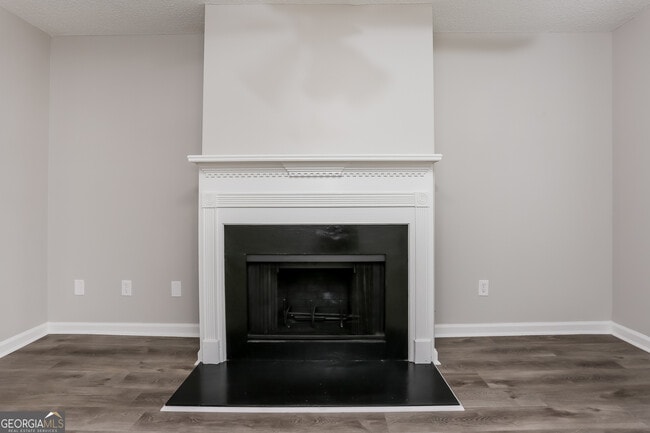 Building Photo - 3650 Emerald Point