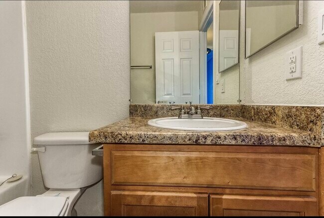 Foto del edificio - 4828 W Orangewood Ave