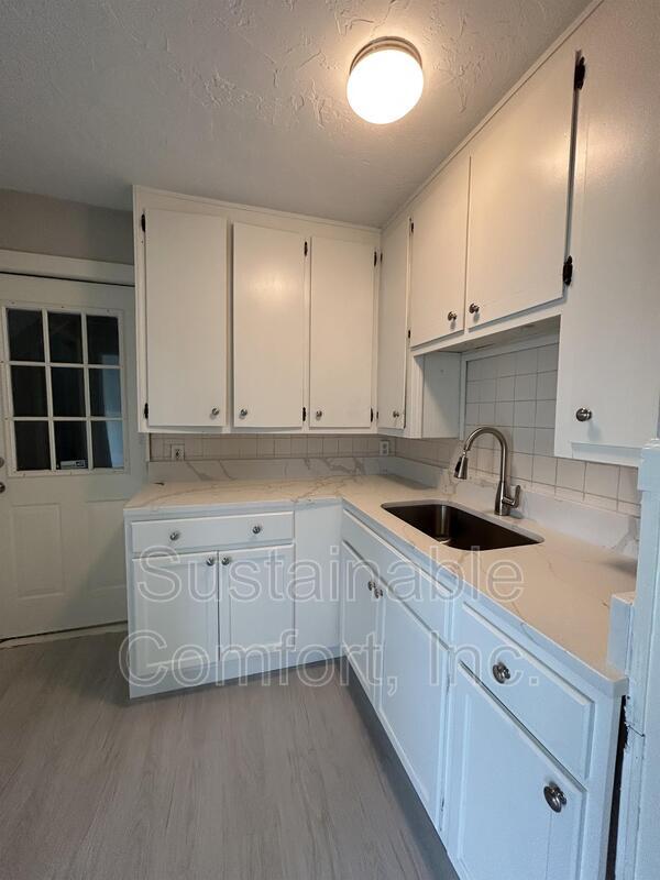 Building Photo - 16 Carlstad St