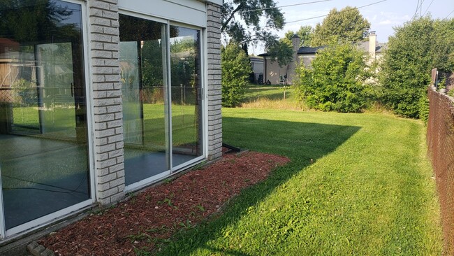 Building Photo - 1831 Hempstead Dr