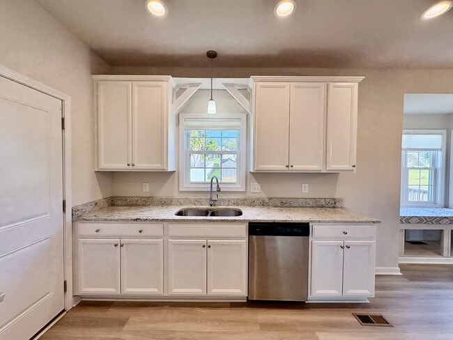 Building Photo - 189 Traverse Dr