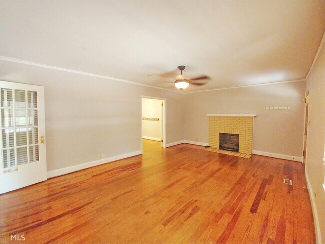 Foto del edificio - 379 Fayetteville Rd