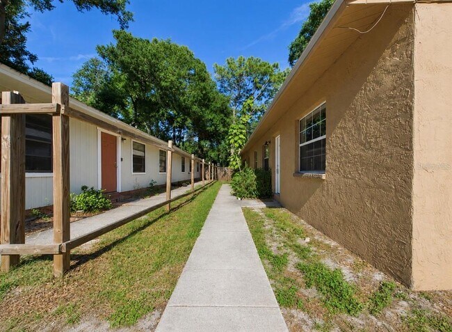 Building Photo - 14717 Sunset St