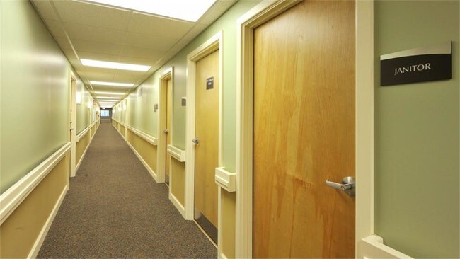 Building Photo - 153 University Dr