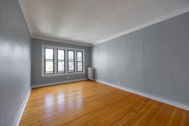 Building Photo - 1321 W Estes Ave