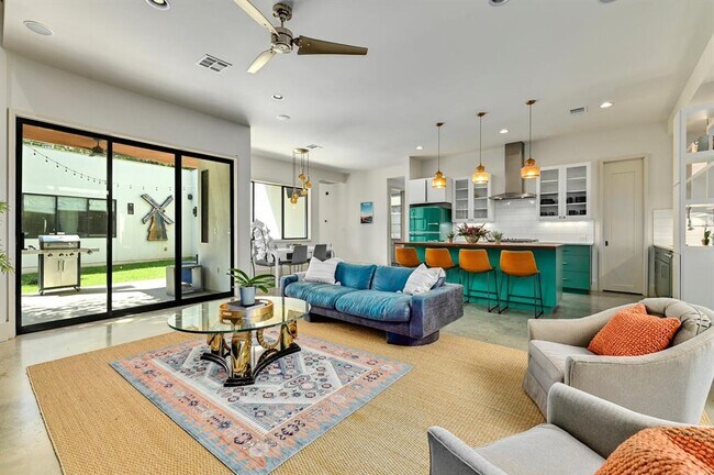 Foto del edificio - 513 El Paso St