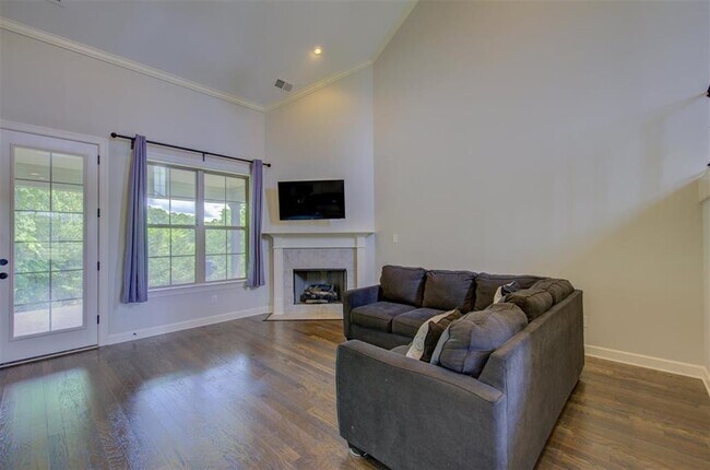 Building Photo - 8594 Woodland Rose Cir