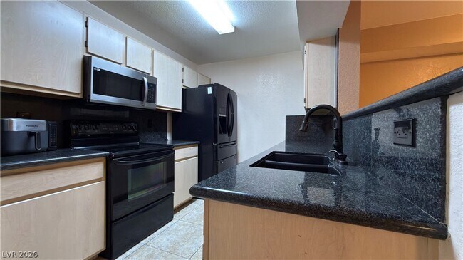 Building Photo - 8101 W Flamingo Rd