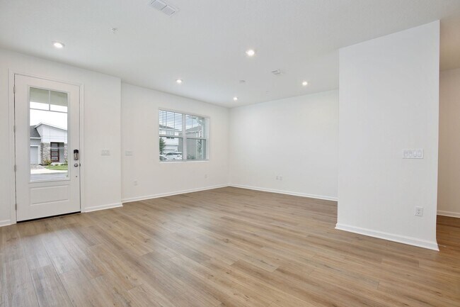 Foto del edificio - Brand New 4/2.5 Gorgeous Townhome with a 2...