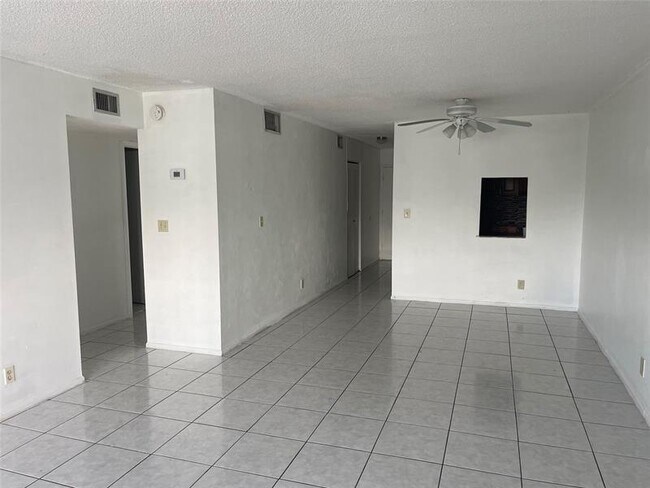 Building Photo - 2029 NW 46th Ave