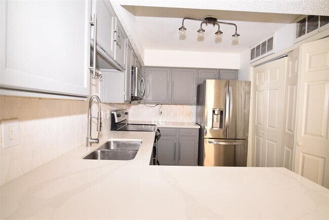 Foto del edificio - 10555 Turtlewood Ct