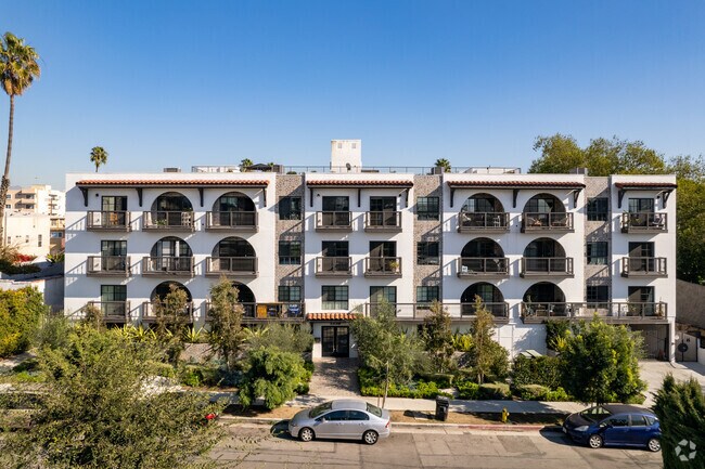 Building Photo - Formosa Fountain by Wiseman