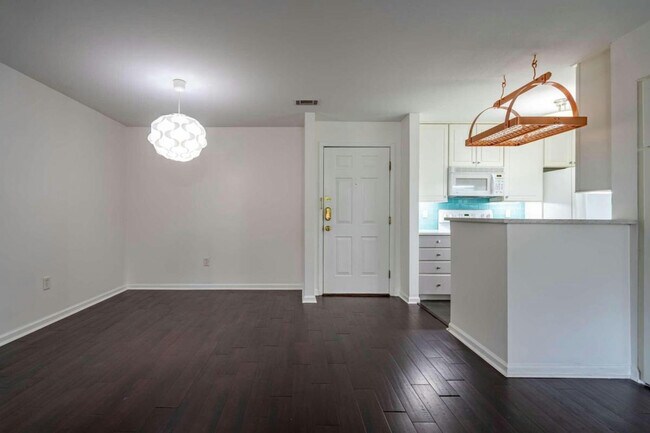 Building Photo - 25203 Plantation Dr NE