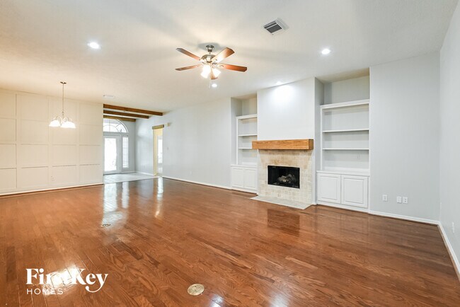 Building Photo - 9400 Parkside Cir