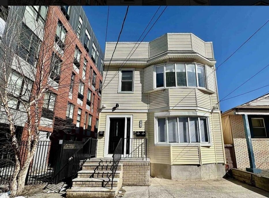 Foto principal - 146 Clarke Ave