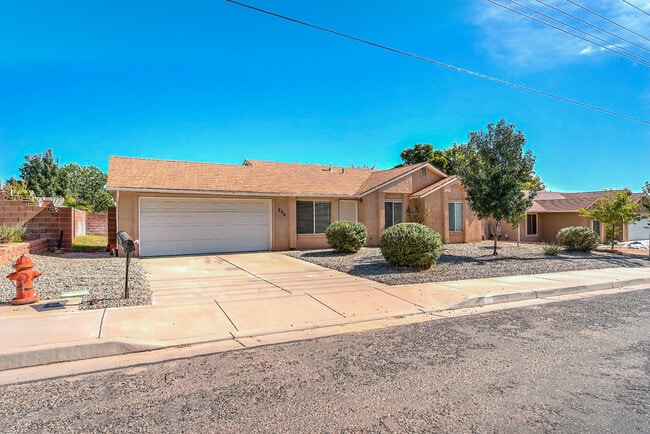 Building Photo - 3 Bedroom 2 bathroom home located near the...
