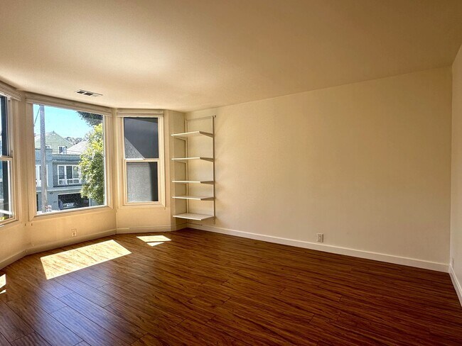 Building Photo - Four Bedroom, two and a half bathroom top ...