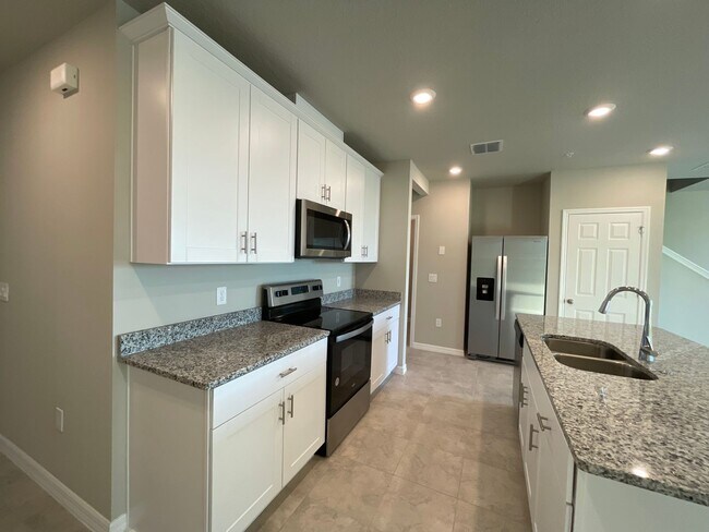 Foto del edificio - Lake View 3 Bedroom, 2.5 Bath Townhome in Ocoee FL!