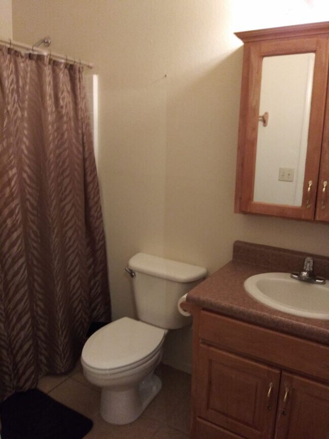 Building Photo - Modern town home with AC. 3/2. Covered, off-street parking, easy care yard.  Ample kitchen. Lamin...