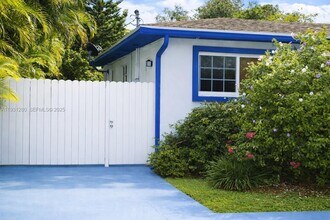 Building Photo - 6260 SW 24th St