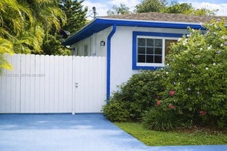 Building Photo - 6260 SW 24th St