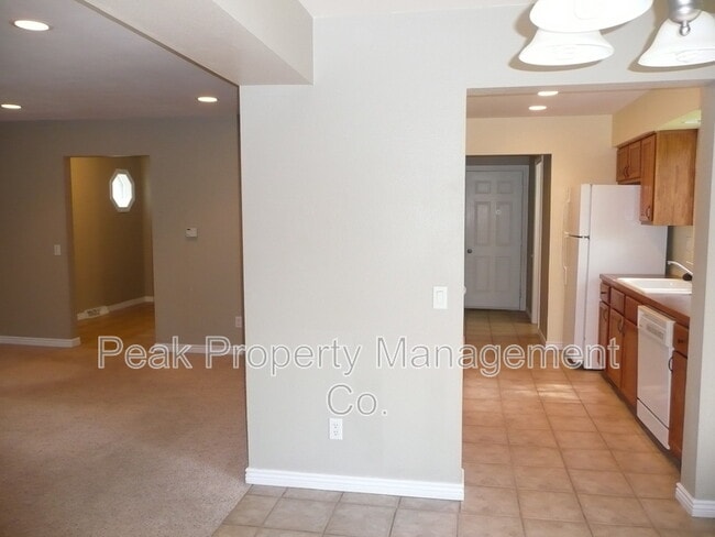 Building Photo - 2013 Lexington Ct