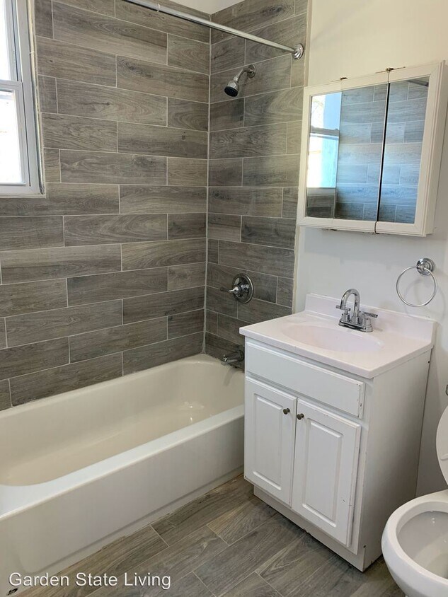 Primary Photo - 4 br, 1 bath House - 96 South 14th Street
