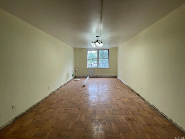 Foto del edificio - 5440 Little Neck Pkwy