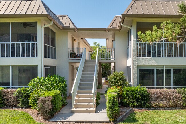 1549 Sandpiper St Naples, FL 34102 - Royal Bay Villas