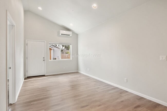 Building Photo - 826 SE 155th Ave