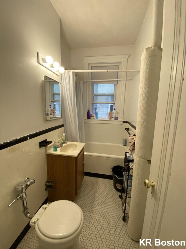 Building Photo - 1673 Commonwealth Ave