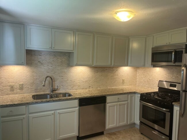 Building Photo - 130 Tulip Tree Dr