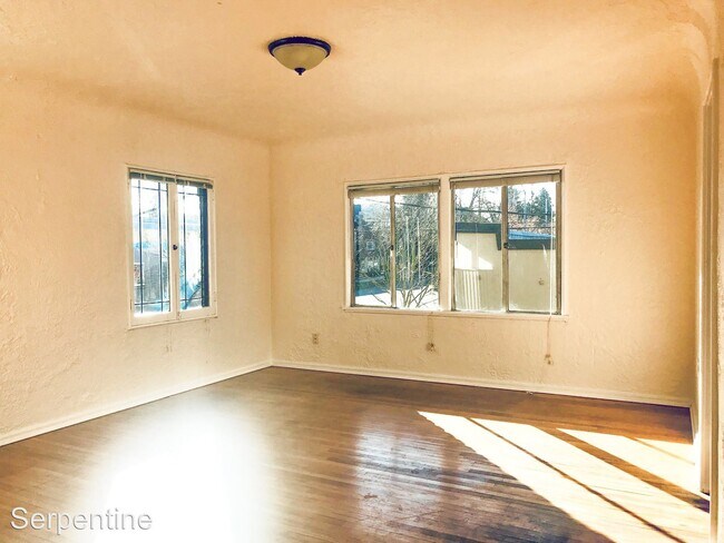 Foto del edificio - 4515 Burke Ave N