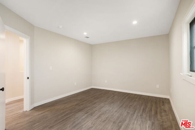Building Photo - 937 N Beverly Glen Blvd