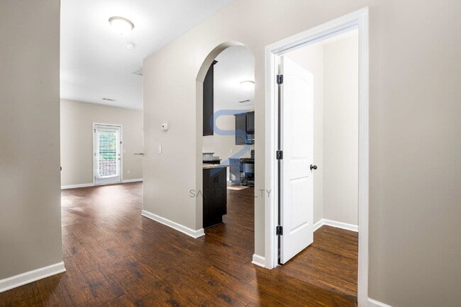Foto del edificio - 317 Clover Brook Dr