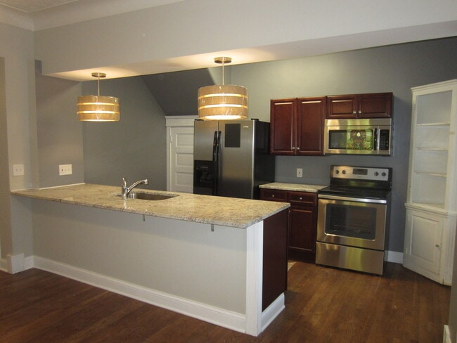 571-573 Howell - 571-573 Howell Apartment