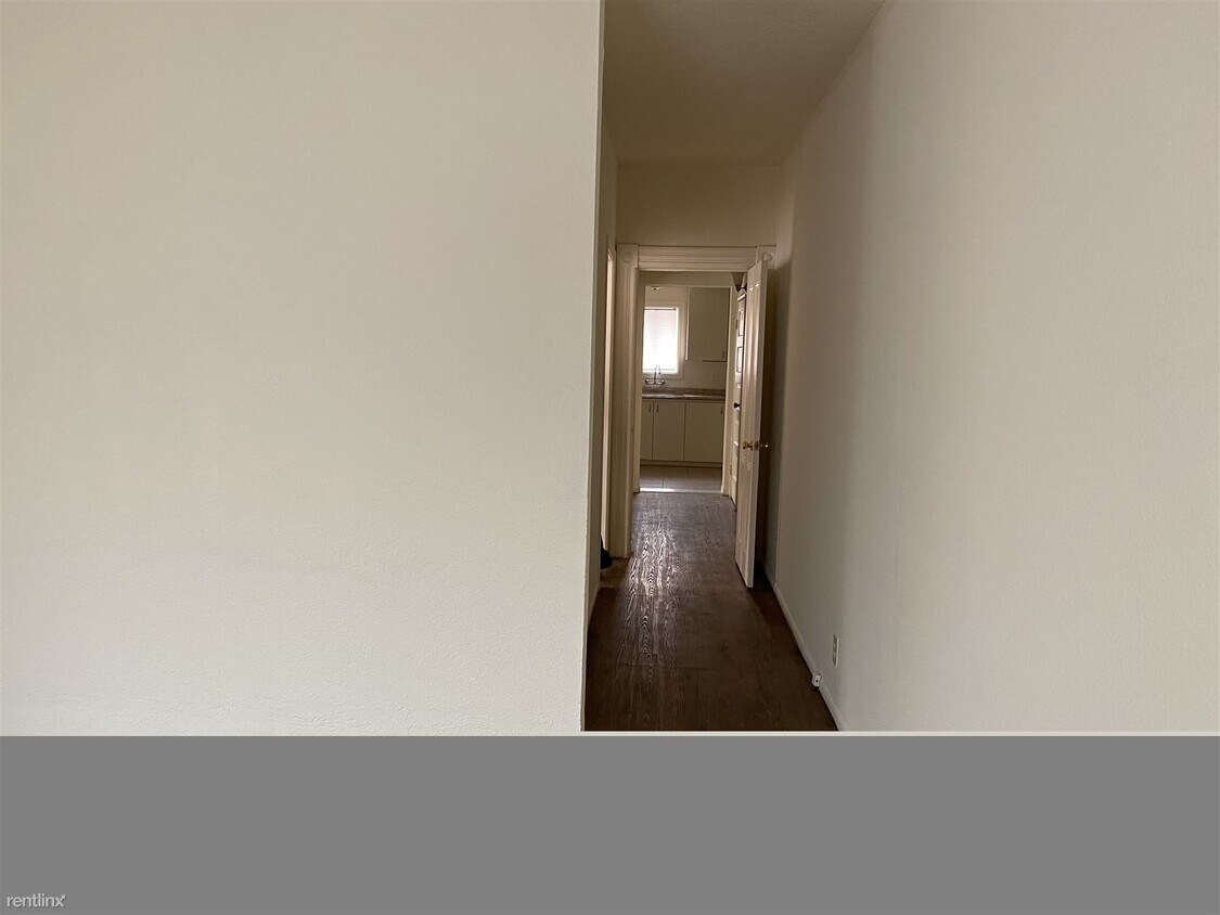 Foto principal - 2 br, 1 bath House - 415 E 10th St