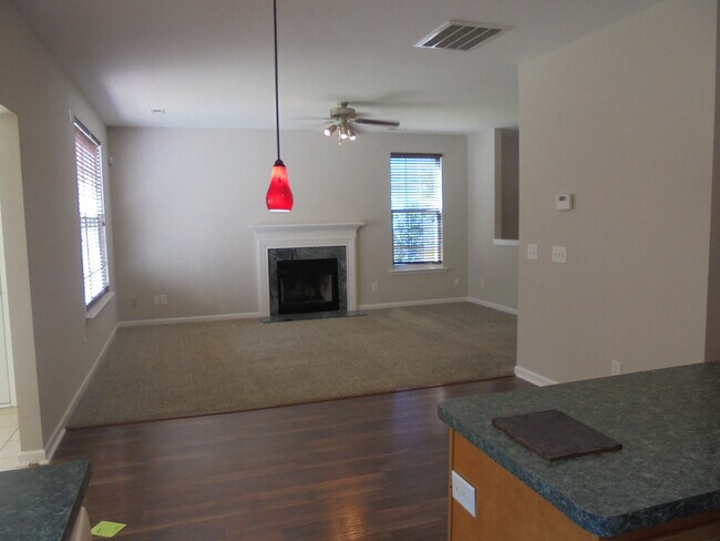 Building Photo - Pretty 4 Bedroom House For Rent in Cul-De-Sac