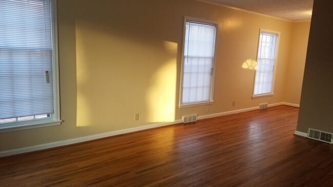 Building Photo - 312 S 47th St