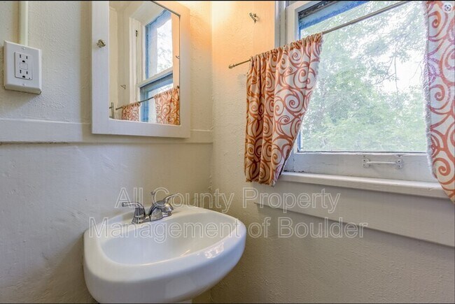 Foto del edificio - 2408 8th St