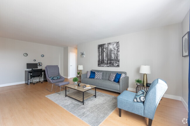 1BR, 1BA - Living Room - 1577 Lawrence Avenue West
